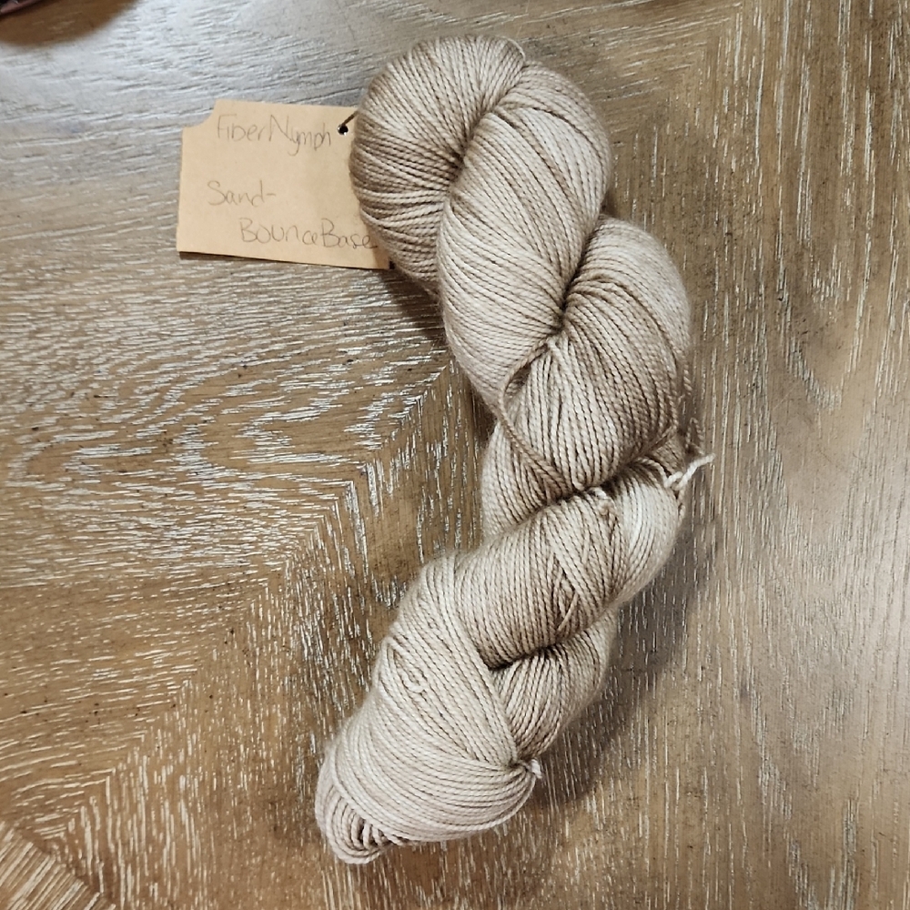 Fiber Nymph Color Sand 80% Superwasg Merino 20% Nylon 2pl 400 Yards